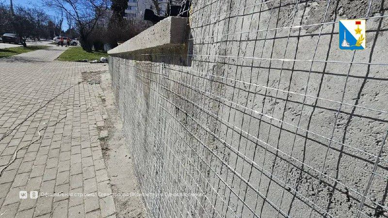 Подпорные стены на улице Вакуленчука готовят к облицовке известняковыми плитами Подпорные стены на улице Вакуленчука готовят к облицовке известняковыми плитами
