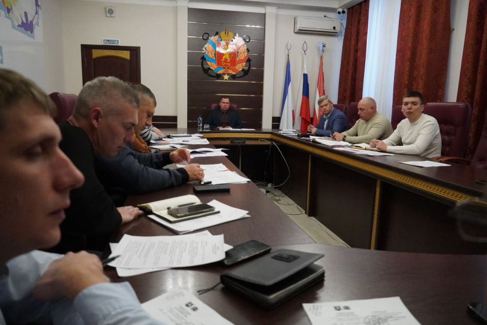 Рабочую неделю глава администрации Керчи Олег Каторгин начал с аппаратного совещания с заместителями и руководителями структурных подразделений администрации Рабочую неделю глава администрации Керчи Олег Каторгин начал с аппаратного совещания с заместителями и руководителями структурных подразделений администрации