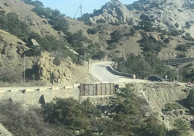 Прокуратура контролирует ход работ на трассе «Судак — Новый Свет» после обрушения подпорной стены