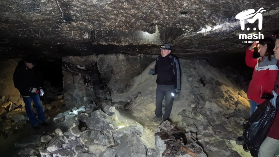 Волонтёры убрали мусор в Старокарантинских каменоломнях в Керчи Волонтёры убрали мусор в Старокарантинских каменоломнях в Керчи
