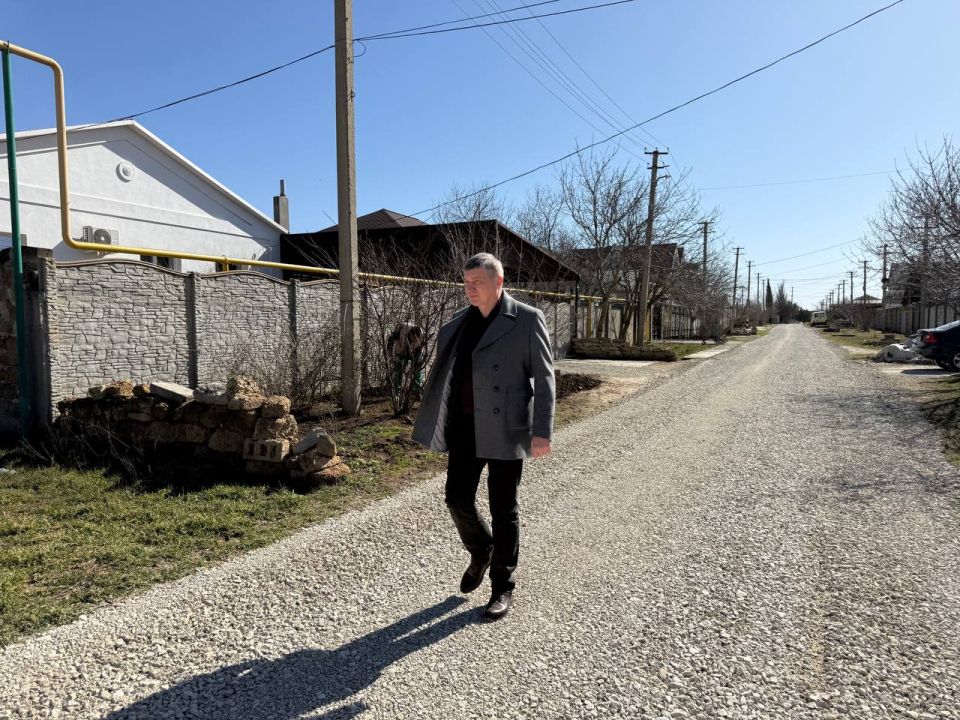 Александр Юрьев: Во время обхода города проверил качество грейдирования дорог Александр Юрьев: Во время обхода города проверил качество грейдирования дорог