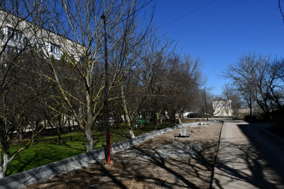 Василий Грабован: В рамках рабочей поездки с главой администрации Октябрьского поселения Ярославом Зеленицей провёл осмотр работ по благоустройству двора по улице Кржижановского в пгт Октябрьское Василий Грабован: В рамках рабочей поездки с главой администрации Октябрьского поселения Ярославом Зеленицей провёл осмотр работ по благоустройству двора по улице Кржижановского в пгт Октябрьское