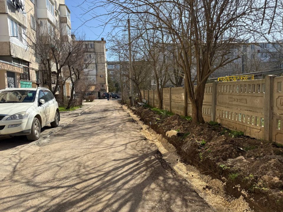 Александр Юрьев: Во время обхода города проверил качество грейдирования дорог Александр Юрьев: Во время обхода города проверил качество грейдирования дорог