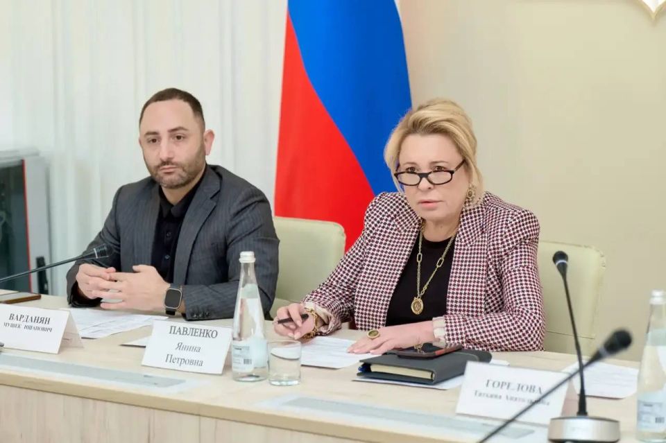 Янина Павленко: Очередное заседание технического совета – обсудили ход работ на объектах и недоработки, которые тормозят долгожданное открытие парка в Гурзуфе, сквера «Горсад», Ялтинского центра культуры и детского сада в...