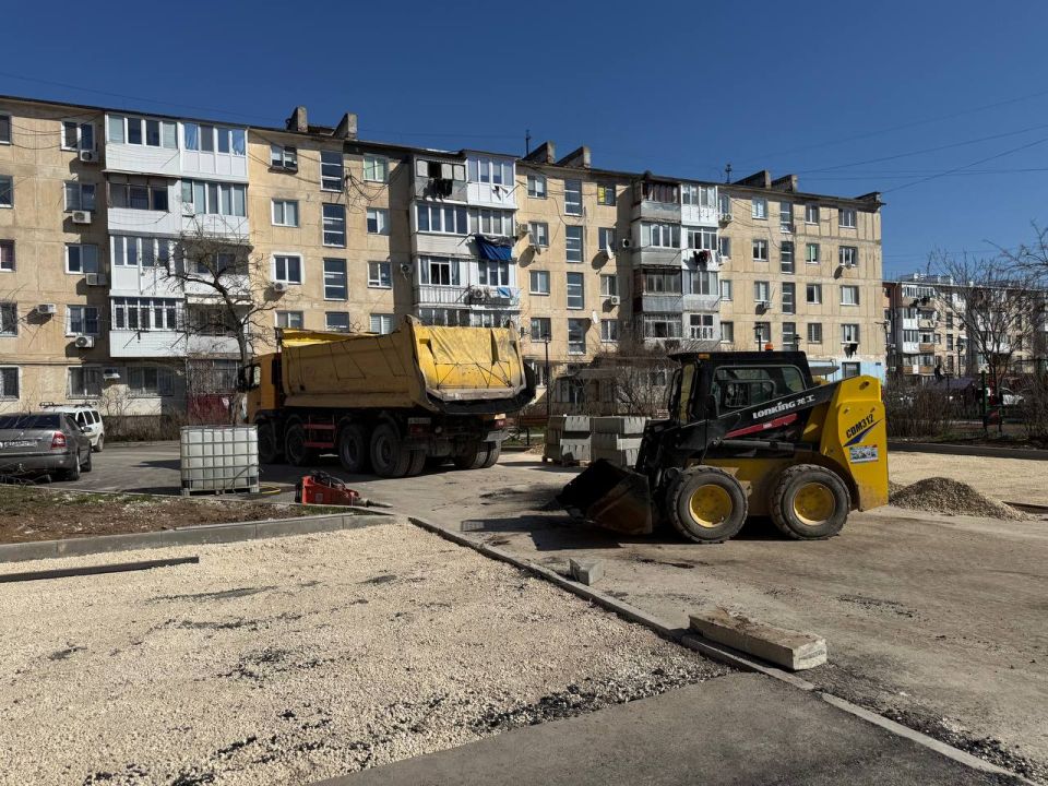Александр Юрьев: Во время обхода города проверил качество грейдирования дорог Александр Юрьев: Во время обхода города проверил качество грейдирования дорог