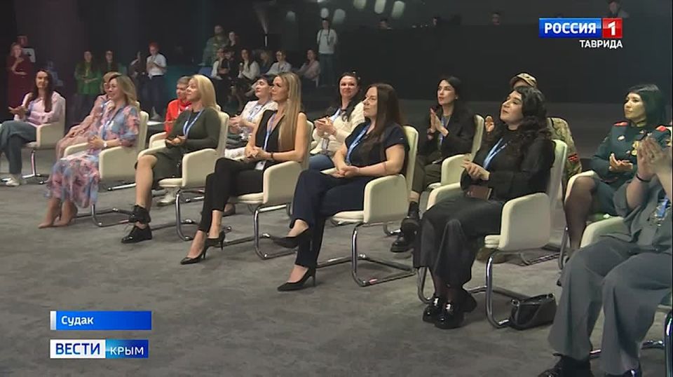 В Академии творческих индустрий «Меганом» в Судаке состоялась программа «Женщины-герои. Опора на искусство»