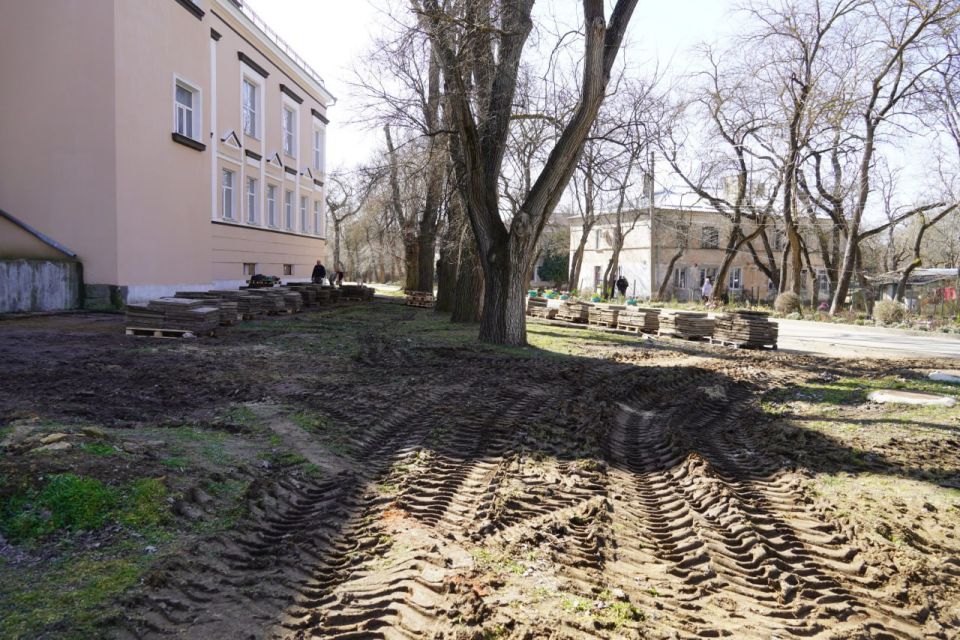 Стартовало благоустройство территории на остановке «Фабрика-кухня» Стартовало благоустройство территории на остановке «Фабрика-кухня»