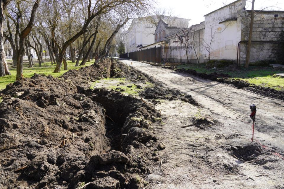 Стартовало благоустройство территории на остановке «Фабрика-кухня» Стартовало благоустройство территории на остановке «Фабрика-кухня»