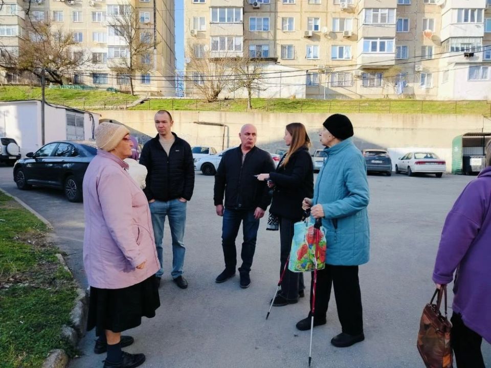 В Керчи продолжаются выездные встречи с жителями МКД В Керчи продолжаются выездные встречи с жителями МКД