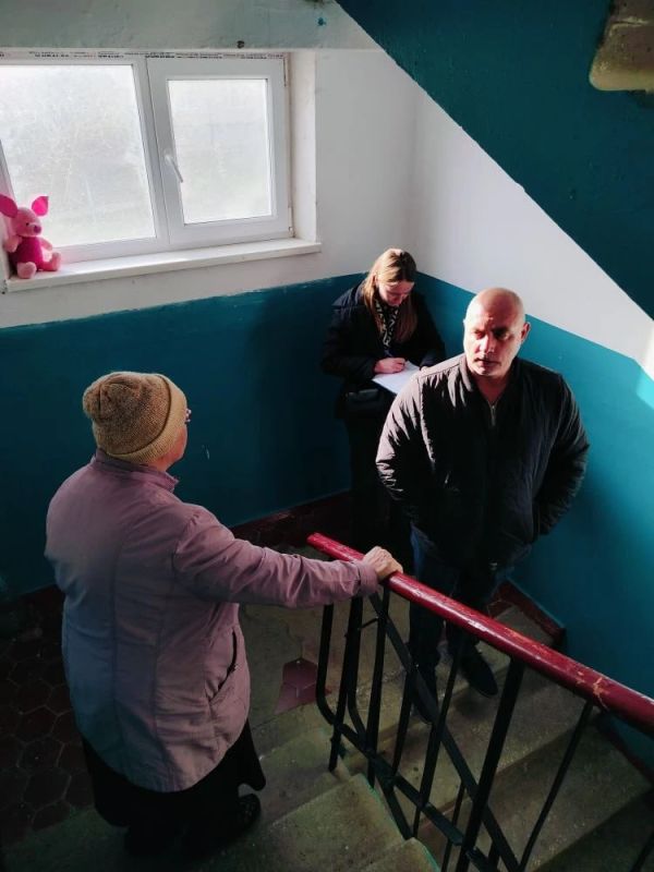 В Керчи продолжаются выездные встречи с жителями МКД В Керчи продолжаются выездные встречи с жителями МКД