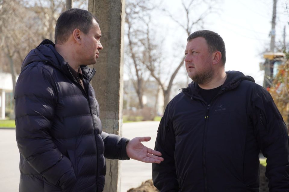 Начались работы по обустройству пешеходной аллеи вдоль ул. Кирова. Об этом сообщил глава администрации Олег Каторгин Начались работы по обустройству пешеходной аллеи вдоль ул. Кирова. Об этом сообщил глава администрации Олег Каторгин