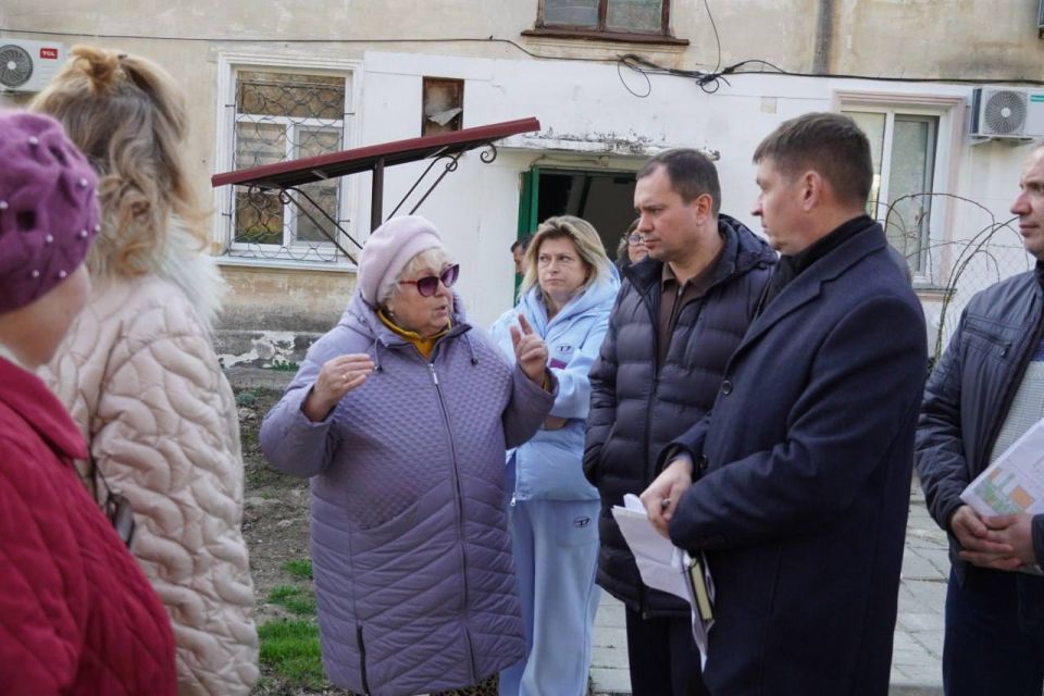 Глава администрации Керчи Олег Каторгин провёл заключительную встречу по предстоящему благоустройству придомовых территорий с жителями ул. 1-й Пятилетки, 23/22, 21, 19, 17/17, ул. Розы Люксембург, 15, 13, 11, 9/20, ул.... Глава администрации Керчи Олег Каторгин провёл заключительную встречу по предстоящему благоустройству придомовых территорий с жителями ул. 1-й Пятилетки, 23/22, 21, 19, 17/17, ул. Розы Люксембург, 15, 13, 11, 9/20, ул....