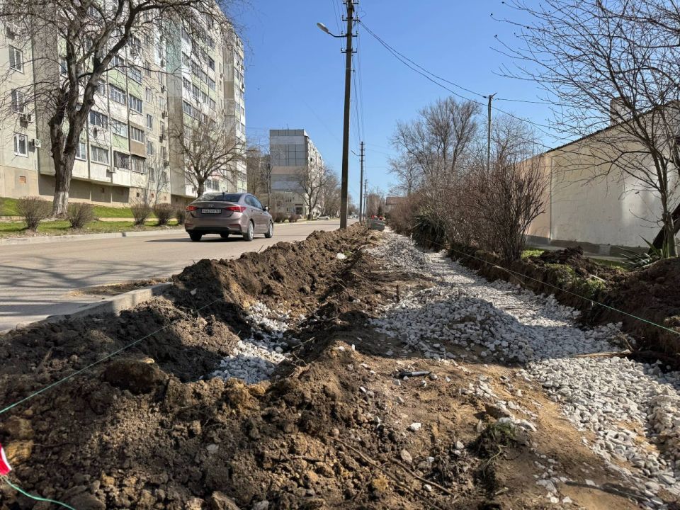 Начались работы по обустройству пешеходной аллеи вдоль ул. Кирова. Об этом сообщил глава администрации Олег Каторгин Начались работы по обустройству пешеходной аллеи вдоль ул. Кирова. Об этом сообщил глава администрации Олег Каторгин
