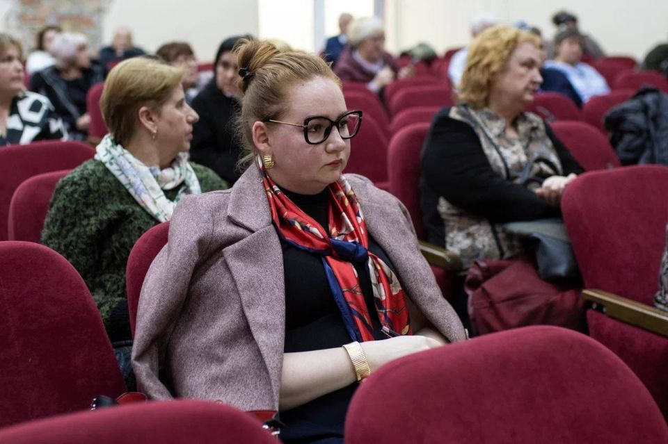 Михаил Афанасьев: Сегодня провели встречу с председателями Советов МКД по улицам Обская, Енисейская и Маршала Василевского Михаил Афанасьев: Сегодня провели встречу с председателями Советов МКД по улицам Обская, Енисейская и Маршала Василевского
