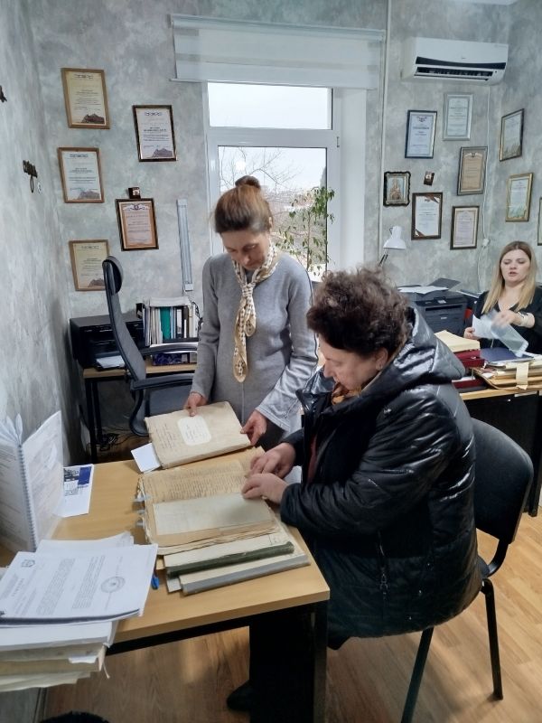 Специалисты муниципального архива г. Судака продолжают сотрудничество с музеем-заповедником «Судакская крепость» Специалисты муниципального архива г. Судака продолжают сотрудничество с музеем-заповедником «Судакская крепость»