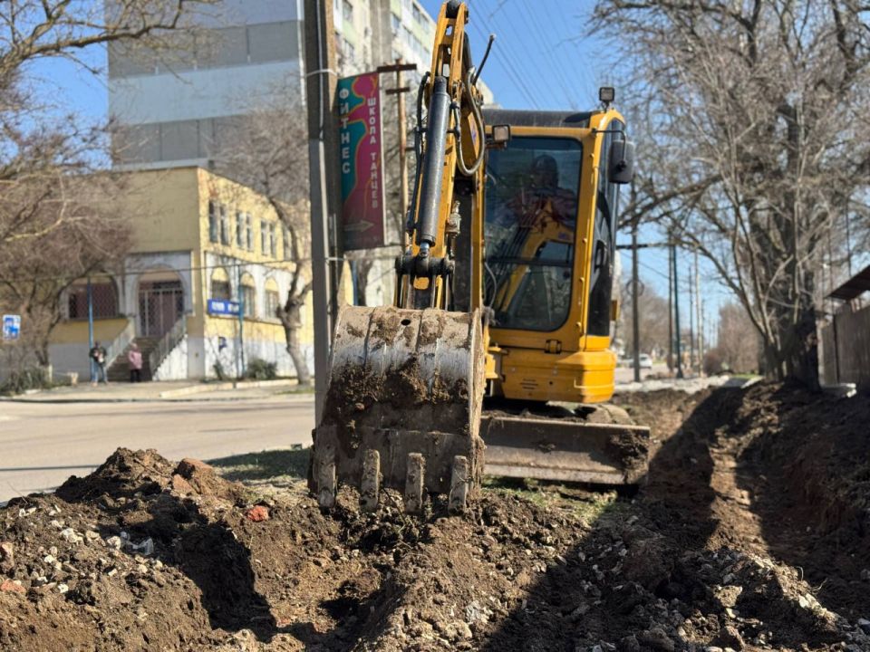 Начались работы по обустройству пешеходной аллеи вдоль ул. Кирова. Об этом сообщил глава администрации Олег Каторгин Начались работы по обустройству пешеходной аллеи вдоль ул. Кирова. Об этом сообщил глава администрации Олег Каторгин