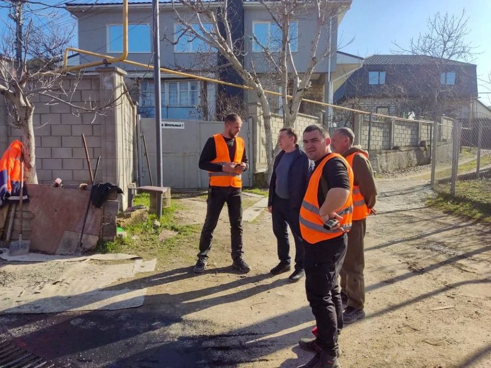 Юрий Гоцанюк: В Крыму продолжается аварийно-ямочный ремонт дорог: работы идут по графику и, с учётом благоприятных погодных условий, не будут приостановлены в выходные дни Юрий Гоцанюк: В Крыму продолжается аварийно-ямочный ремонт дорог: работы идут по графику и, с учётом благоприятных погодных условий, не будут приостановлены в выходные дни