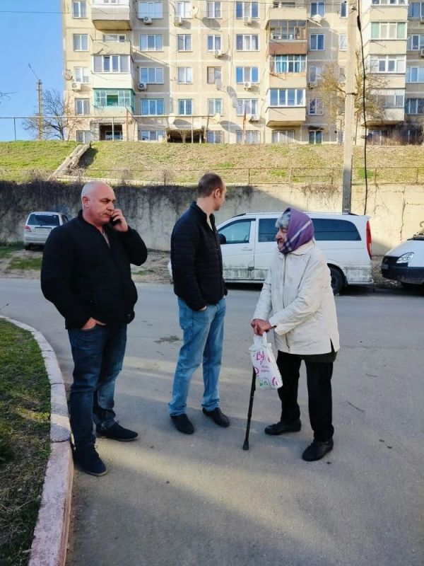 В Керчи продолжаются выездные встречи с жителями МКД В Керчи продолжаются выездные встречи с жителями МКД