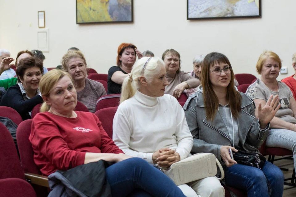 Михаил Афанасьев: Сегодня провели встречу с председателями Советов МКД по улицам Обская, Енисейская и Маршала Василевского Михаил Афанасьев: Сегодня провели встречу с председателями Советов МКД по улицам Обская, Енисейская и Маршала Василевского