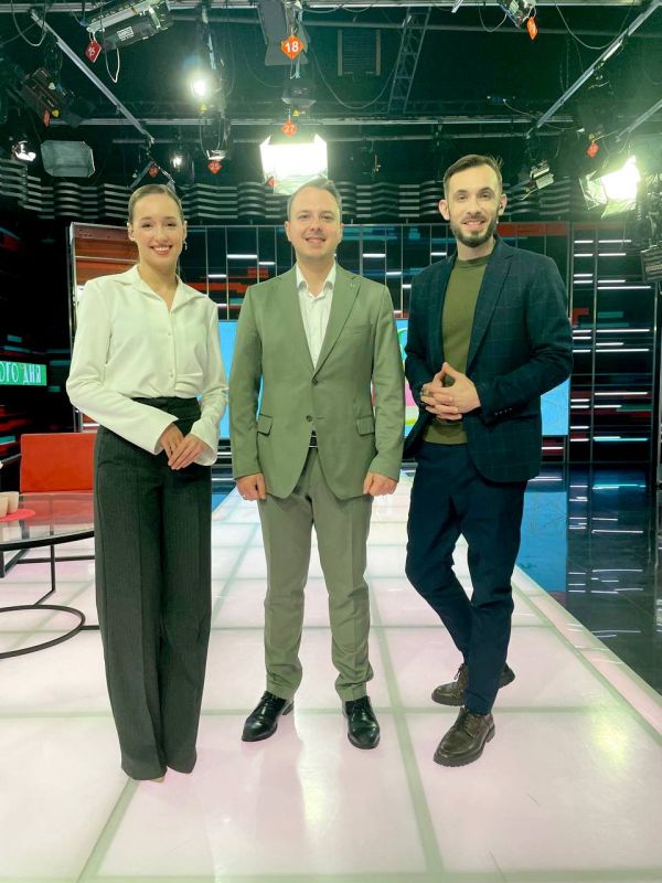 Алексей Зинченко: Рабочее утро началось с эфира на «Первом крымском» Алексей Зинченко: Рабочее утро началось с эфира на «Первом крымском»