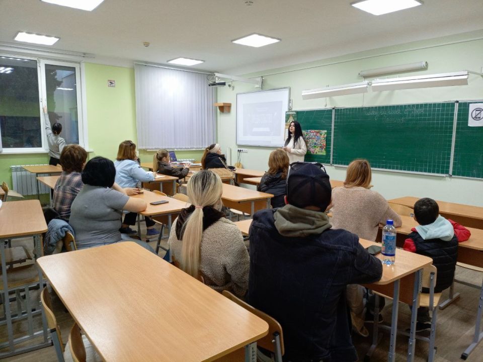 Как уберечь детей от влияния экстремизма: профилактическая беседа сотрудника полиции с родителями