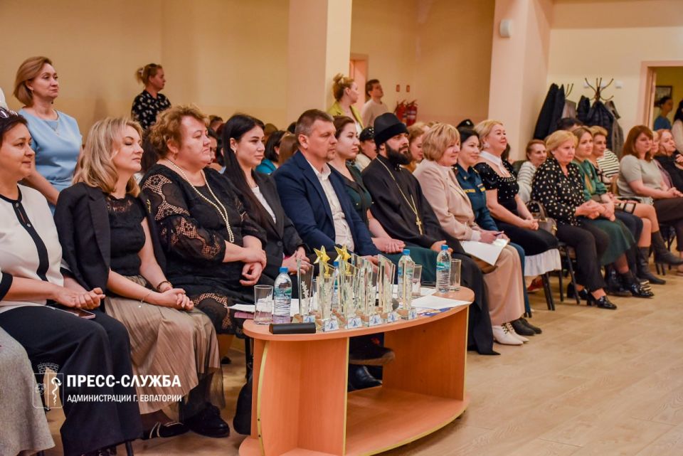 «Кадетский бал» прошел в Евпатории «Кадетский бал» прошел в Евпатории