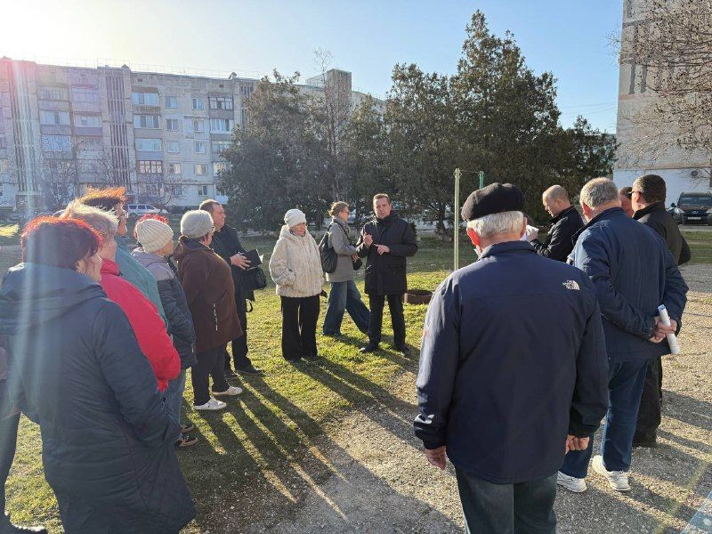 Провели встречу представителей администрации с жителями многоквартирных домов 1го микрорайона Провели встречу представителей администрации с жителями многоквартирных домов 1го микрорайона