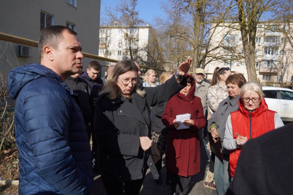 Глава администрации Керчи Олег Каторгин провел ряд встреч с жителями района Аршинцево Глава администрации Керчи Олег Каторгин провел ряд встреч с жителями района Аршинцево