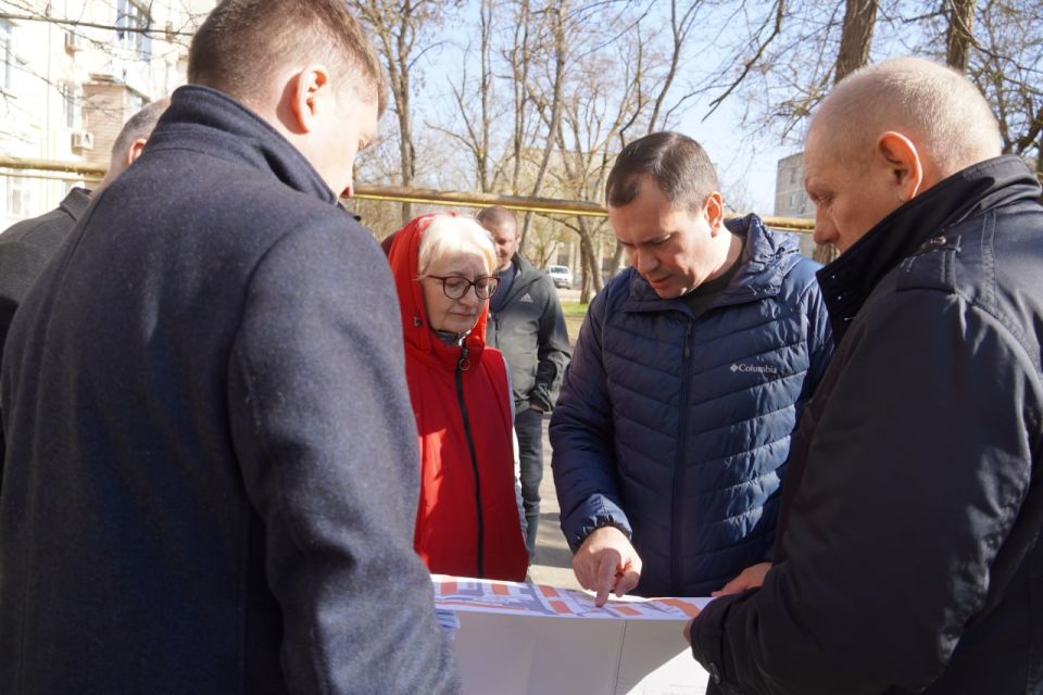 Глава администрации Керчи Олег Каторгин провел ряд встреч с жителями района Аршинцево Глава администрации Керчи Олег Каторгин провел ряд встреч с жителями района Аршинцево