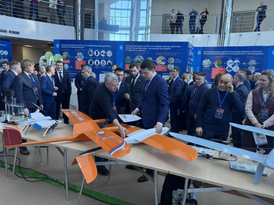 Министр промышленности и торговли Республики Крым Анушаван Агаджанян принял участие в координационном Совете по промышленности, который прошёл в Омске под руководством министра промышленности и торговли Российской Федерации... Министр промышленности и торговли Республики Крым Анушаван Агаджанян принял участие в координационном Совете по промышленности, который прошёл в Омске под руководством министра промышленности и торговли Российской Федерации...
