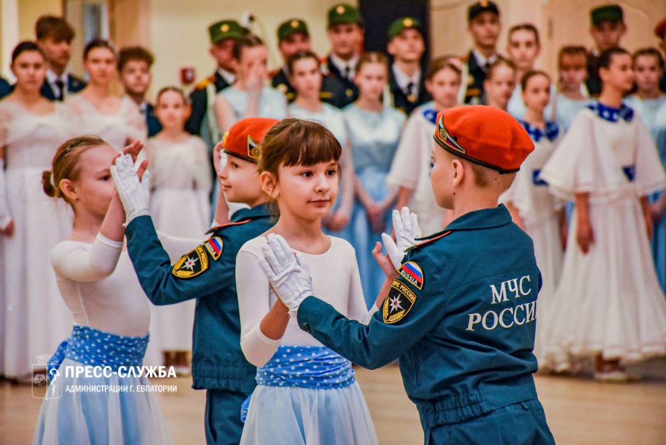 «Кадетский бал» прошел в Евпатории «Кадетский бал» прошел в Евпатории