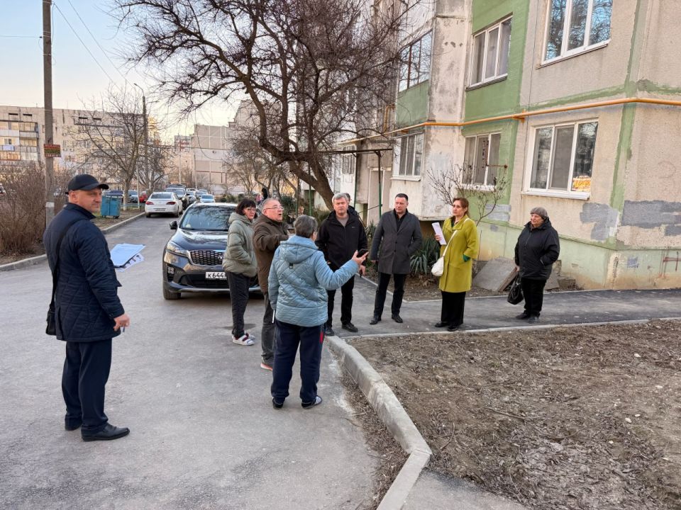 В Керчи продолжаются регулярные выездные встречи с жителями многоквартирных домов В Керчи продолжаются регулярные выездные встречи с жителями многоквартирных домов