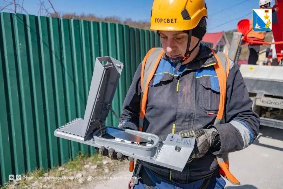 Новые фонари осветили детскую площадку и дорогу в Терновке Новые фонари осветили детскую площадку и дорогу в Терновке