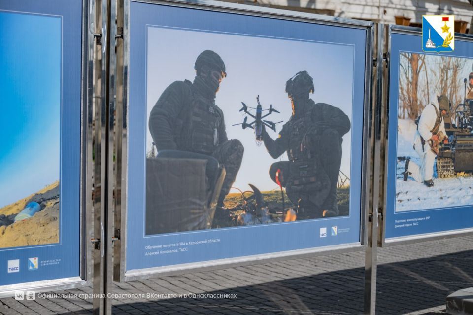 В Севастополе открылась выставка «Крылатый ветер на защите страны» В Севастополе открылась выставка «Крылатый ветер на защите страны»