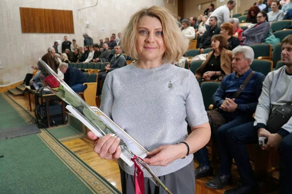 Александр Юрьев: В преддверии профессионального праздника поздравили работников бытового обслуживания и сферы жилищно-коммунального хозяйства Евпатории Александр Юрьев: В преддверии профессионального праздника поздравили работников бытового обслуживания и сферы жилищно-коммунального хозяйства Евпатории