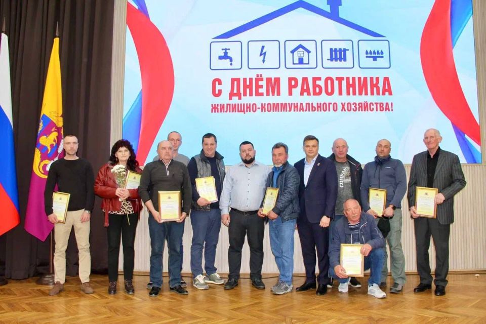 Константин Шимановский: В третье воскресенье марта в России отмечается День работников бытового обслуживания населения и жилищно-коммунального хозяйства! Накануне праздника с первым заместителем главы администрации Сергеем... Константин Шимановский: В третье воскресенье марта в России отмечается День работников бытового обслуживания населения и жилищно-коммунального хозяйства! Накануне праздника с первым заместителем главы администрации Сергеем...