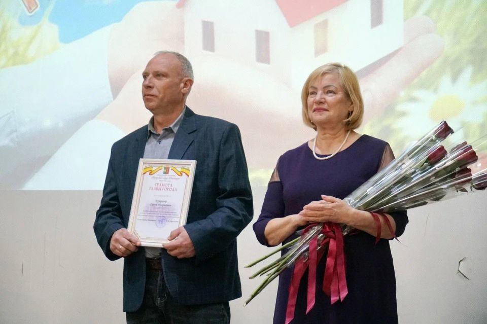 Александр Юрьев: В преддверии профессионального праздника поздравили работников бытового обслуживания и сферы жилищно-коммунального хозяйства Евпатории Александр Юрьев: В преддверии профессионального праздника поздравили работников бытового обслуживания и сферы жилищно-коммунального хозяйства Евпатории