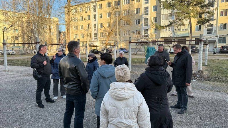 Провели встречу представителей администрации с жителями многоквартирных домов 1го микрорайона Провели встречу представителей администрации с жителями многоквартирных домов 1го микрорайона