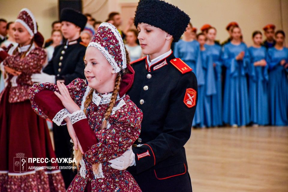 «Кадетский бал» прошел в Евпатории «Кадетский бал» прошел в Евпатории