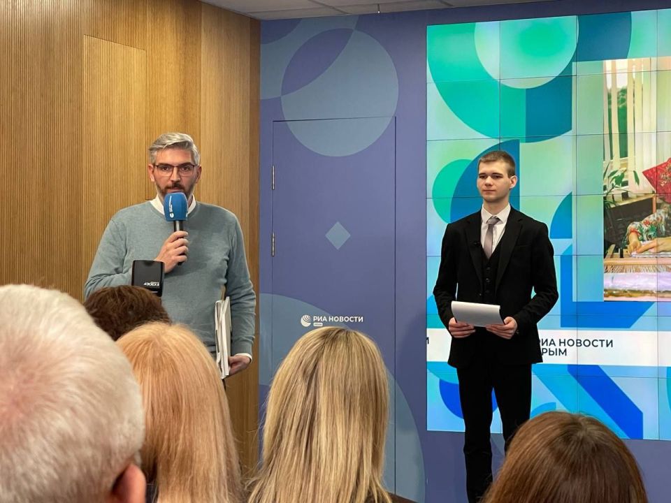 В пресс-центре РИА Новости Крым подвели итоги фотоконкурса «Из Крыма с любовью», объединившего профессиональных фотографов и любителей со всех уголков России В пресс-центре РИА Новости Крым подвели итоги фотоконкурса «Из Крыма с любовью», объединившего профессиональных фотографов и любителей со всех уголков России
