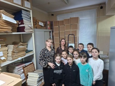 В муниципальном архиве Алушты проведена экскурсия для школьников