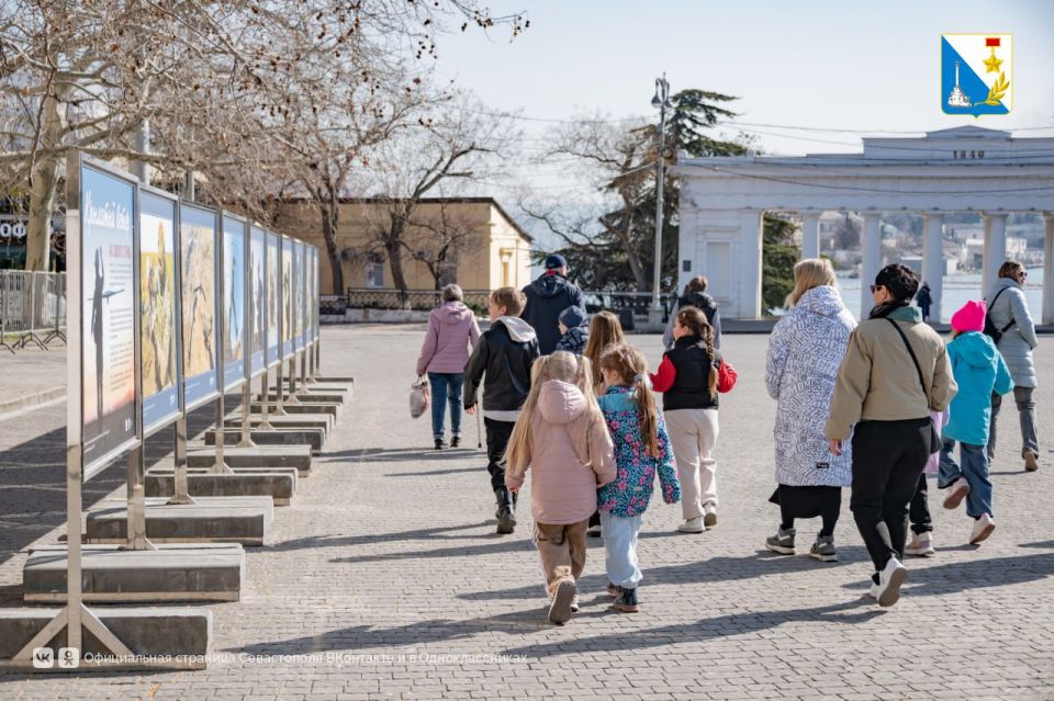 В Севастополе открылась выставка «Крылатый ветер на защите страны» В Севастополе открылась выставка «Крылатый ветер на защите страны»