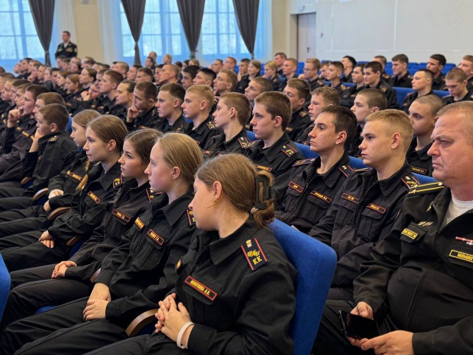 Госавтоинспекция Севастополя организовала урок дорожной безопасности для будущих следователей Госавтоинспекция Севастополя организовала урок дорожной безопасности для будущих следователей