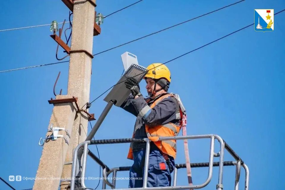 Новые фонари осветили детскую площадку и дорогу в Терновке Новые фонари осветили детскую площадку и дорогу в Терновке
