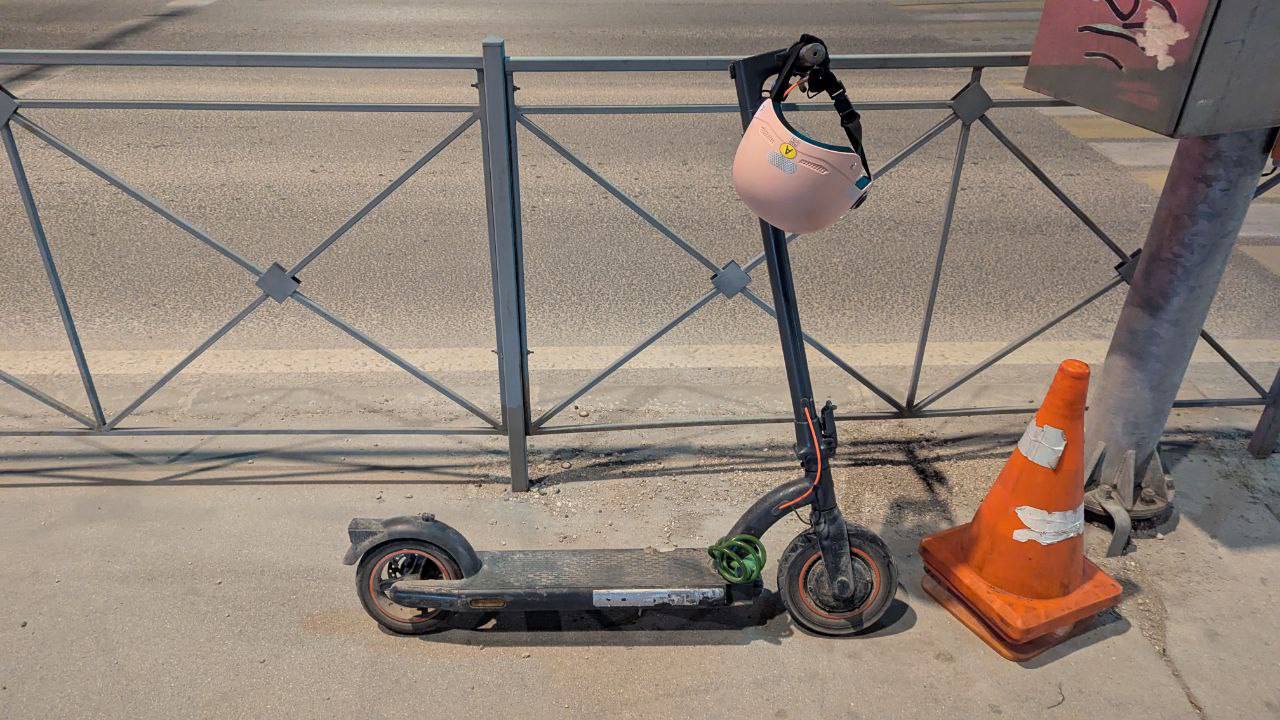 В Севастополе водитель без номеров сбил девочку на самокате и скрылся В Севастополе водитель без номеров сбил девочку на самокате и скрылся