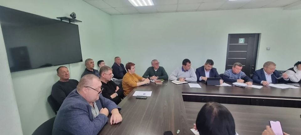 Евгений Мошин провел рабочую встречу по вопросам развития транспортного сообщения на территории Крымского полуострова Евгений Мошин провел рабочую встречу по вопросам развития транспортного сообщения на территории Крымского полуострова