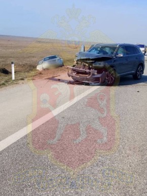 Врезался в машину на обочине: три человека пострадали в аварии под Симферополем