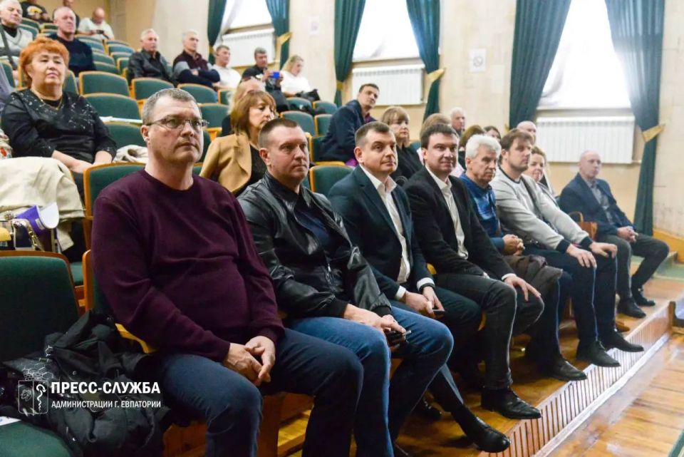 В Евпатории чествовали работников жилищно-коммунального хозяйства В Евпатории чествовали работников жилищно-коммунального хозяйства