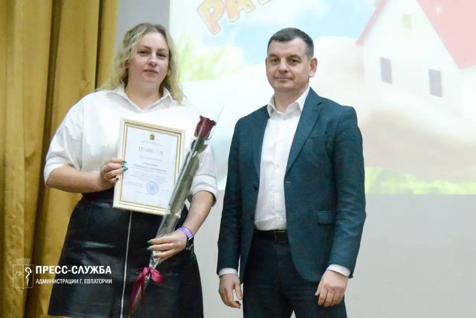 В Евпатории чествовали работников жилищно-коммунального хозяйства В Евпатории чествовали работников жилищно-коммунального хозяйства