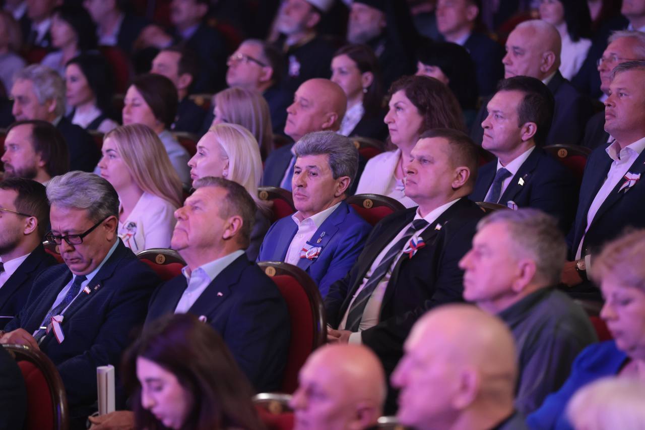 В честь 12-й годовщины Общекрымского референдума и воссоединения Крыма с Россией в республике прошли торжественные мероприятия В честь 12-й годовщины Общекрымского референдума и воссоединения Крыма с Россией в республике прошли торжественные мероприятия